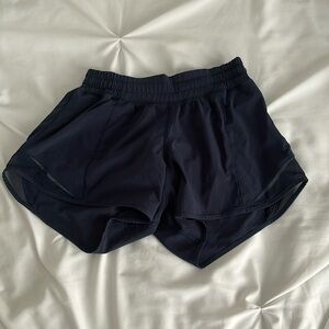 Lululemon navy blue size 4 hotty hot shorts 4 inch